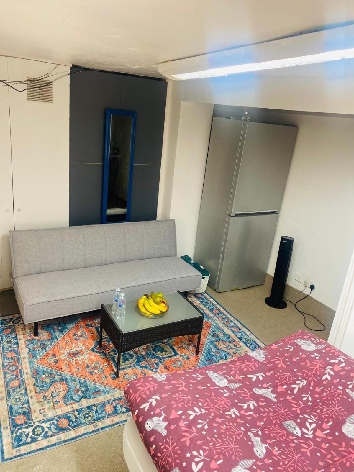 Cozy Studio Opposite Chelsea Stadium Londres Extérieur photo